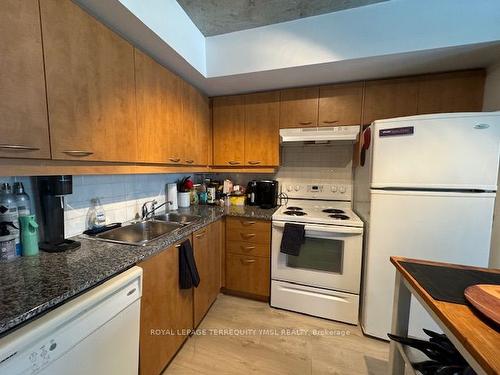 804-22 Wellesley St E, Toronto, ON - Indoor Photo Showing Kitchen With Double Sink