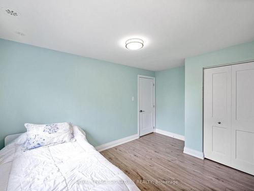 9 Caledon Crt, Brampton, ON - Indoor Photo Showing Bedroom