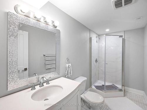 9 Caledon Crt, Brampton, ON - Indoor Photo Showing Bathroom