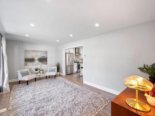 9 Caledon Crt, Brampton, ON - Indoor Photo Showing Living Room