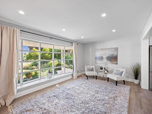 9 Caledon Crt, Brampton, ON - Indoor Photo Showing Living Room