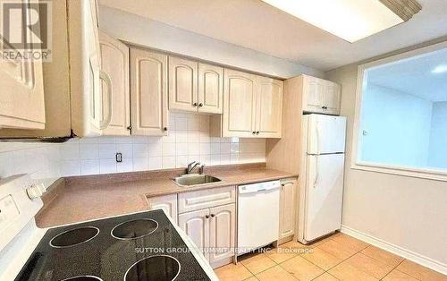 5D - 2866 Battleford Road, Mississauga (Meadowvale), ON - Indoor Photo Showing Kitchen