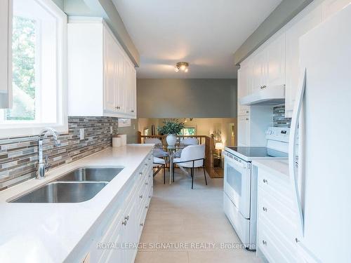 7237 Bendigo Circ, Mississauga, ON - Indoor Photo Showing Kitchen With Double Sink