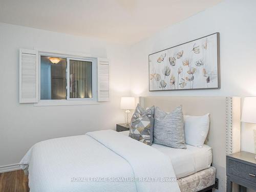 7237 Bendigo Circ, Mississauga, ON - Indoor Photo Showing Bedroom