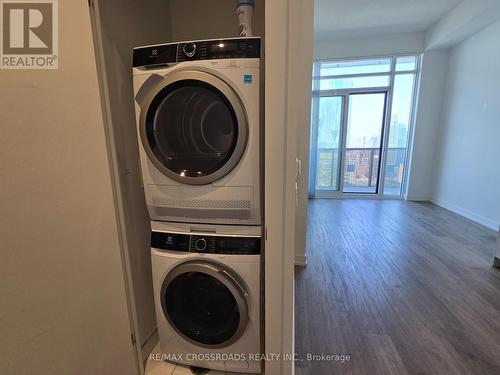 5015 - 55 Cooper Street, Toronto, ON - Indoor Photo Showing Laundry Room