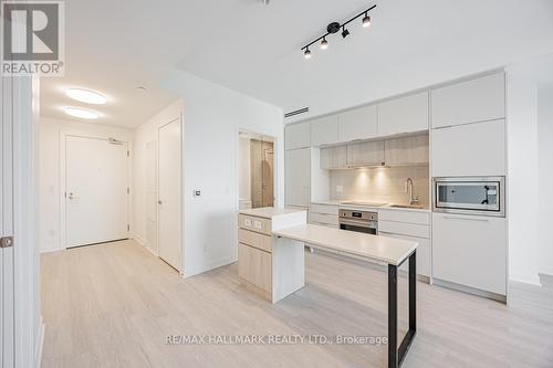 904 - 185 Alberta Avenue, Toronto (Oakwood Village), ON - Indoor Photo Showing Kitchen