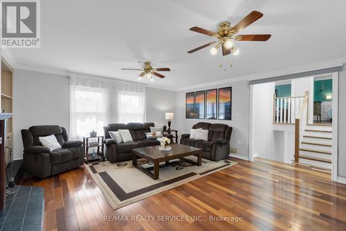 60 Curtis Drive, Brampton, ON - Indoor Photo Showing Living Room