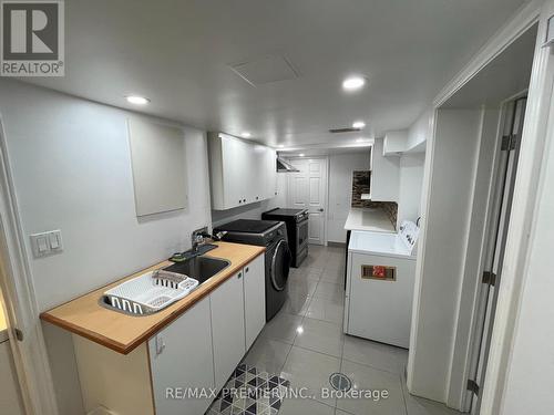 Bsmt - 126 Pioneer Lane, Vaughan, ON - Indoor Photo Showing Laundry Room