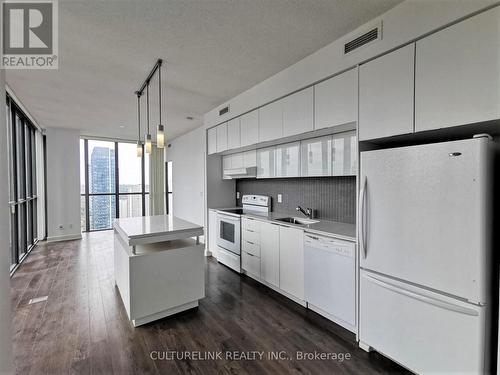 2608 - 110 Charles Street E, Toronto (Church-Yonge Corridor), ON - Indoor Photo Showing Kitchen