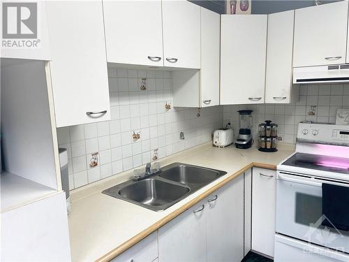 3874 Champlain Road, Clarence-Rockland, ON - Indoor Photo Showing Kitchen With Double Sink