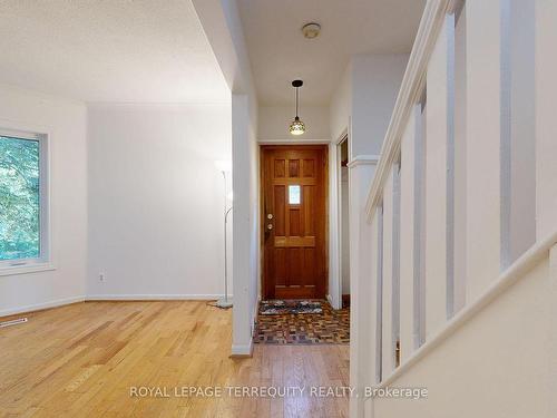 17 Wildwood Cres, Toronto, ON - Indoor Photo Showing Other Room