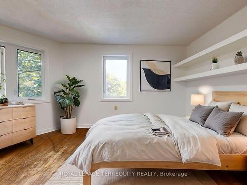 17 Wildwood Cres, Toronto, ON - Indoor Photo Showing Bedroom