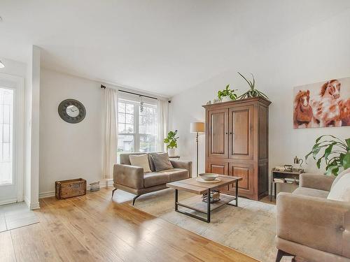 Salon - 3260 Rue Brisson, Boisbriand, QC - Indoor Photo Showing Living Room