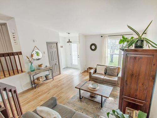 Salon - 3260 Rue Brisson, Boisbriand, QC - Indoor Photo Showing Living Room