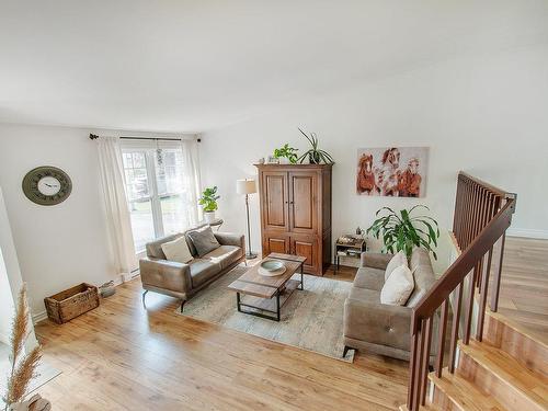 Salon - 3260 Rue Brisson, Boisbriand, QC - Indoor Photo Showing Living Room