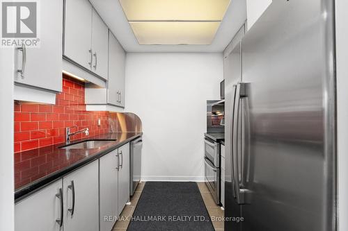 508 - 300 Coxwell Avenue, Toronto, ON - Indoor Photo Showing Kitchen