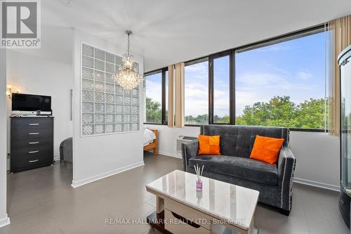 508 - 300 Coxwell Avenue, Toronto, ON - Indoor Photo Showing Living Room