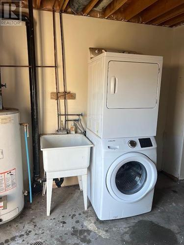 1 Nakina Way, Markham, ON - Indoor Photo Showing Laundry Room