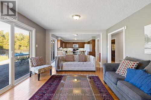 5188 Highway 26 Freeway, Clearview, ON - Indoor Photo Showing Living Room