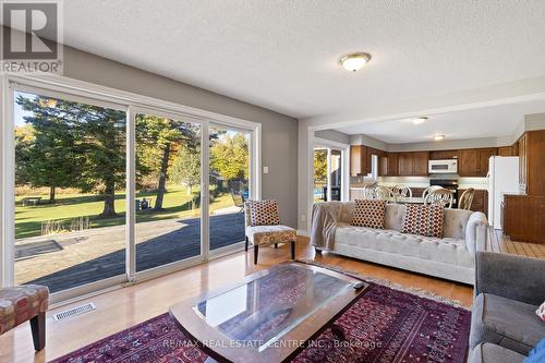 5188 Highway 26 Freeway, Clearview, ON - Indoor Photo Showing Living Room