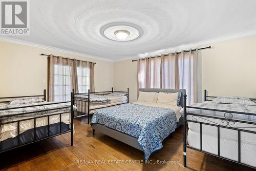 5188 Highway 26 Freeway, Clearview, ON - Indoor Photo Showing Bedroom