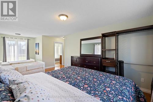 5188 Highway 26 Freeway, Clearview, ON - Indoor Photo Showing Bedroom