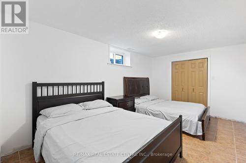 5188 Highway 26 Freeway, Clearview, ON - Indoor Photo Showing Bedroom