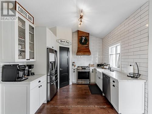 10 Appleton Drive, Orangeville, ON - Indoor Photo Showing Kitchen With Upgraded Kitchen