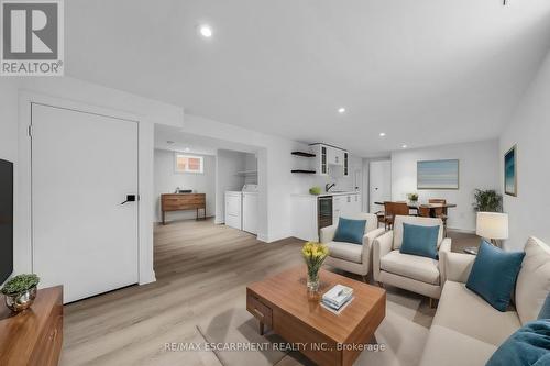 875 Fennell Avenue E, Hamilton, ON - Indoor Photo Showing Living Room