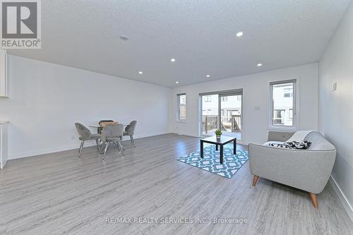 12 Roper Place, Kitchener, ON - Indoor Photo Showing Living Room