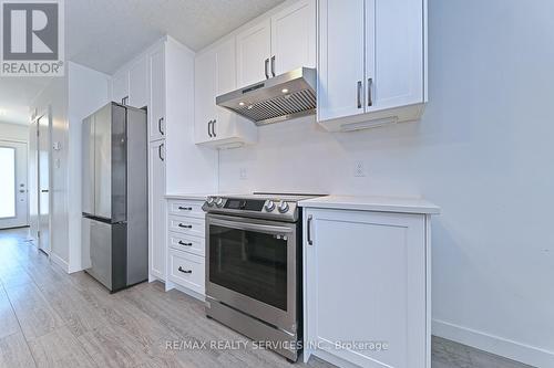 12 Roper Place, Kitchener, ON - Indoor Photo Showing Kitchen