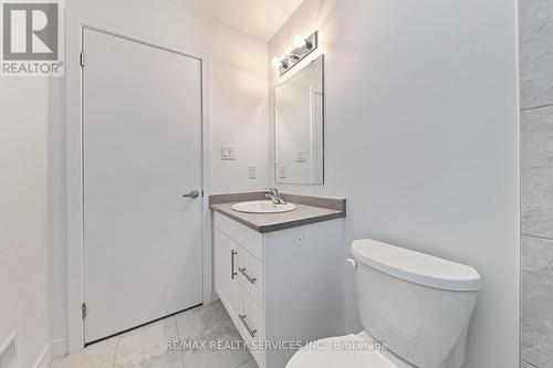 12 Roper Place, Kitchener, ON - Indoor Photo Showing Bathroom