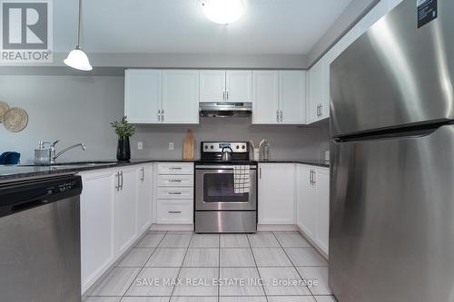 56 Honey Street, Cambridge, ON - Indoor Photo Showing Kitchen