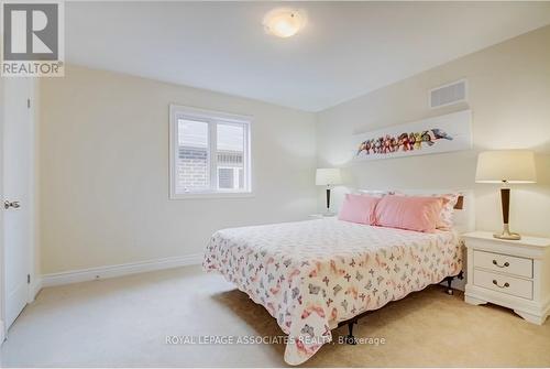 194 Gardiner Drive, Bradford West Gwillimbury, ON - Indoor Photo Showing Bedroom