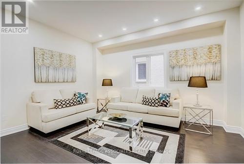 194 Gardiner Drive, Bradford West Gwillimbury, ON - Indoor Photo Showing Living Room