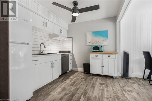 633 Harbour Street Unit# 16, Port Elgin, ON - Indoor Photo Showing Kitchen