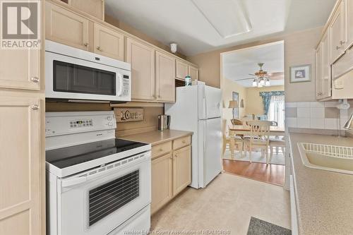 209 Irwin Avenue Unit# 9, Essex, ON - Indoor Photo Showing Kitchen