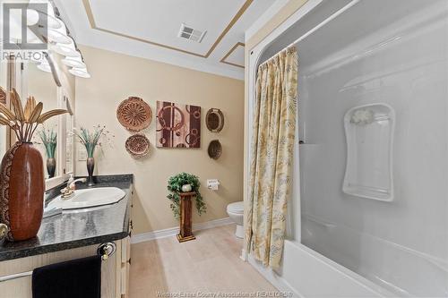 209 Irwin Avenue Unit# 9, Essex, ON - Indoor Photo Showing Bathroom