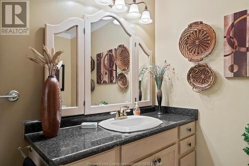 209 Irwin Avenue Unit# 9, Essex, ON - Indoor Photo Showing Bathroom