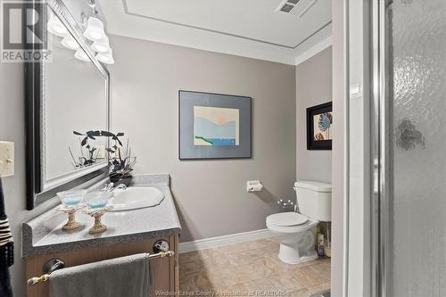 209 Irwin Avenue Unit# 9, Essex, ON - Indoor Photo Showing Bathroom