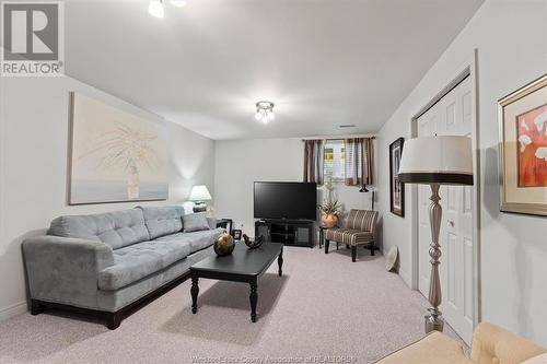 209 Irwin Avenue Unit# 9, Essex, ON - Indoor Photo Showing Living Room