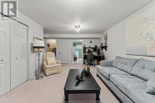 209 Irwin Avenue Unit# 9, Essex, ON - Indoor Photo Showing Living Room