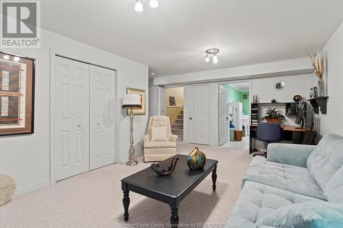 209 Irwin Avenue Unit# 9, Essex, ON - Indoor Photo Showing Living Room