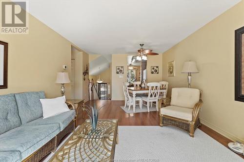 209 Irwin Avenue Unit# 9, Essex, ON - Indoor Photo Showing Living Room