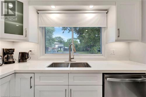 37 Broken Oak Crescent, Kitchener, ON - Indoor Photo Showing Kitchen With Double Sink With Upgraded Kitchen