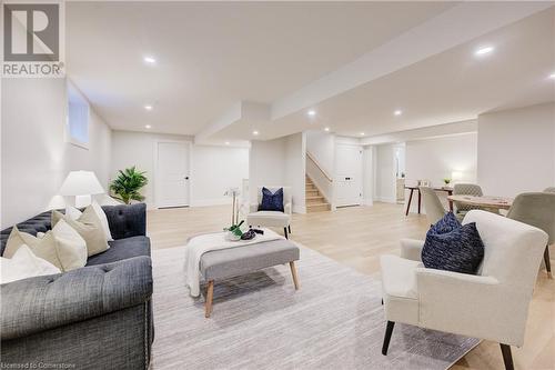 19 Carriage Crossing, Drayton, ON - Indoor Photo Showing Living Room