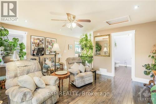 93 High Street, Prescott And Russell, ON - Indoor Photo Showing Living Room