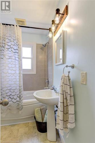 33 Spring Street, Drayton, ON - Indoor Photo Showing Bathroom