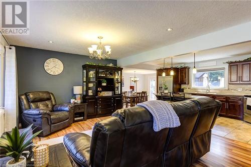 33 Spring Street, Drayton, ON - Indoor Photo Showing Living Room