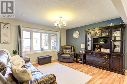 33 Spring Street, Drayton, ON - Indoor Photo Showing Living Room